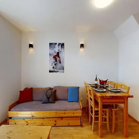 On Floor Four With Balcony شقة