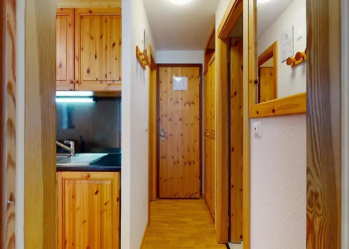 On Floor Four With Balcony شقة